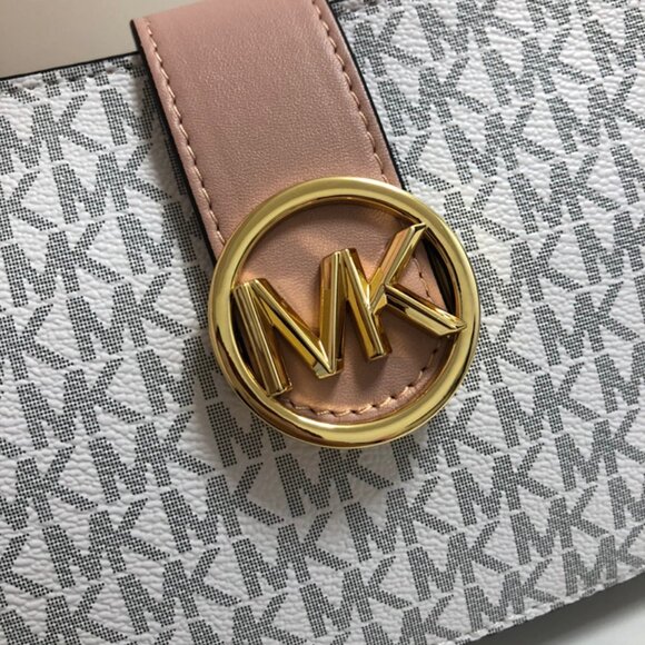 Michael Kors Monogram Underarm Bag Pink - Picture 6 of 10